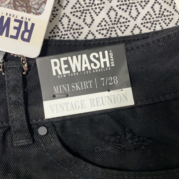 Black Mini skirt - Picture 2 of 4